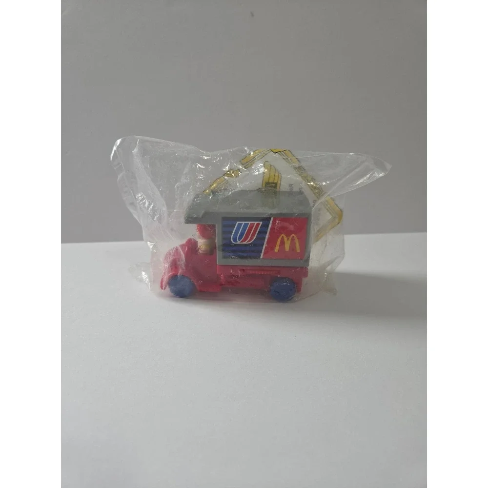 Vintage 1995 McDonalds Friendly Skies United Airlines Catering Truck Toy NIP